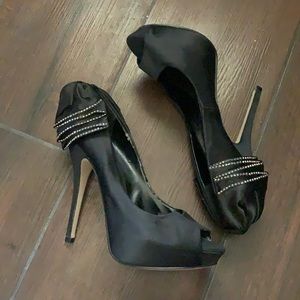 Aldo black peep toe pumps with bows